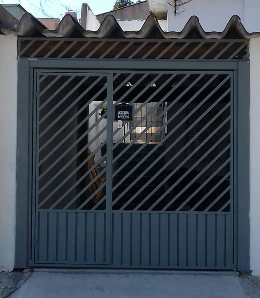 portão de ferro pequeno