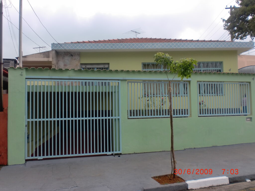 portao de tubo metalon galvanizado na vertical deslizante com gradil lateral