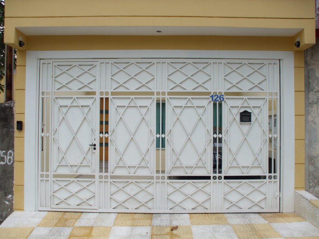 portao de tubo metalon galvanizado com fechamento interno de chapa