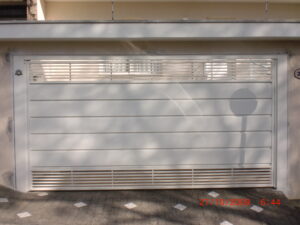 Portões de Chapa no ABC portao de tubo metalon galvanizado com detalhe em chapa especial no centro