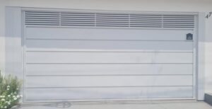 Portões de Chapa no ABC portão de chapa com detalhe em tubo