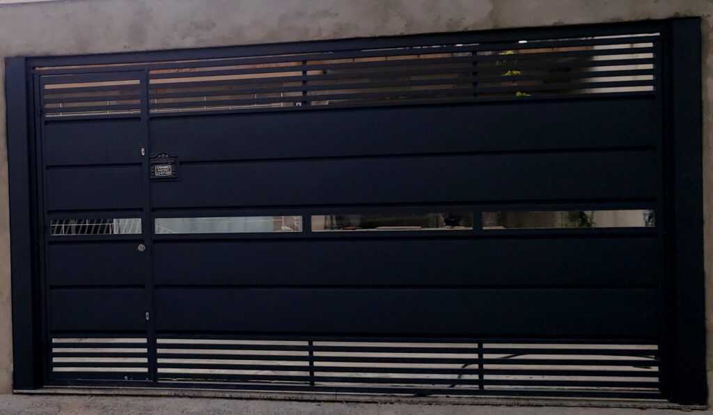 portão de chapa com ferro tubular galvanizado