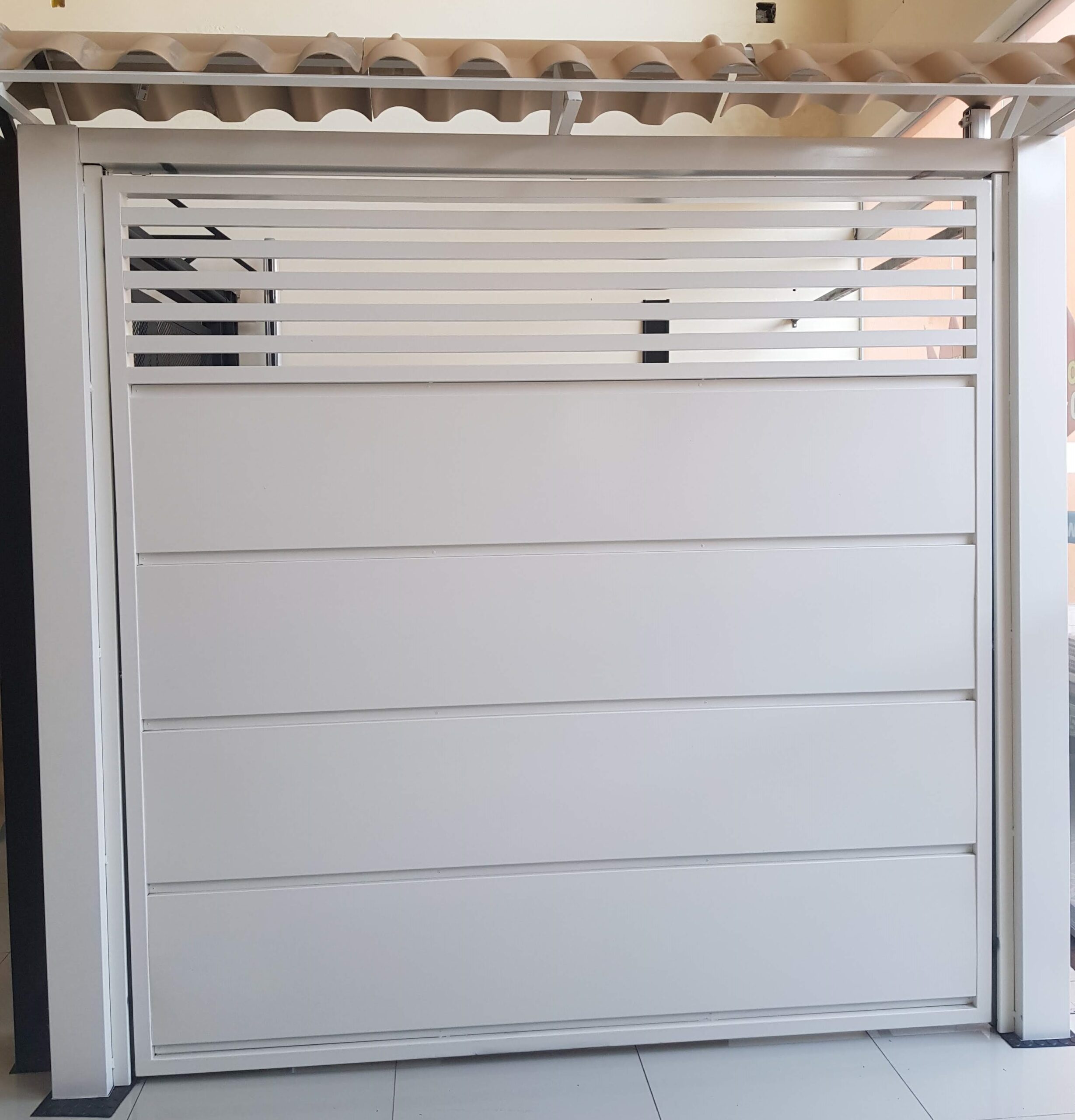 portão de chapa com tubo galvanizado