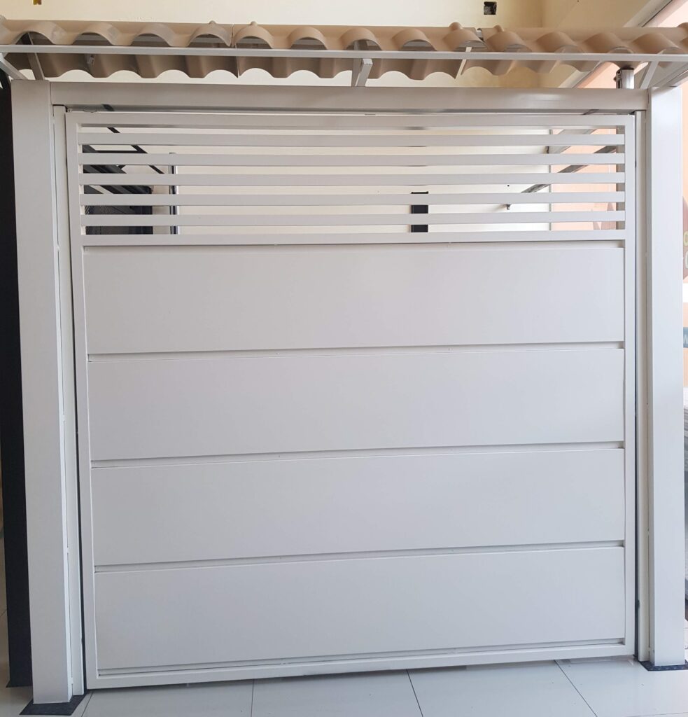 portão de chapa com tubo galvanizado