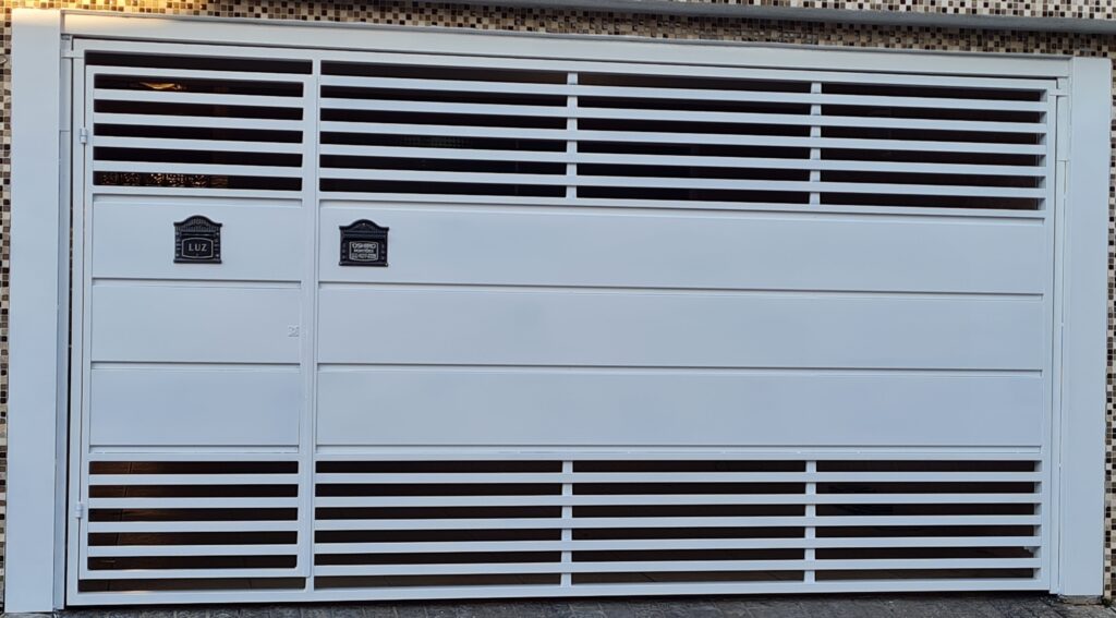 portão de ferro tubular com chapa