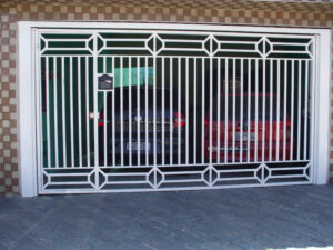 Portões Basculantes no ABC portao de tubo metalon galvanizado com detalhe artistico