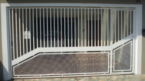 Portões Basculantes no ABC portao de tubo metalon galvanizado com detalhe em tela