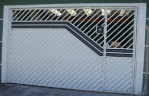 Portões de Chapa no ABC portão de tubo metalon galvanizado na diagonal com detalhe em chapa